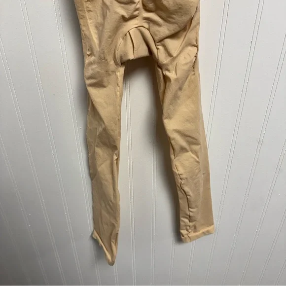 Skims Everyday Sculpt Above The Knee Short Sand XXS - Picture 6 of 9